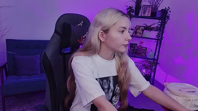 Snapshot of AuroraWrenfield chatting on 17, 9, 2025 AuroraWrenfield online show from 17, 9, 2025