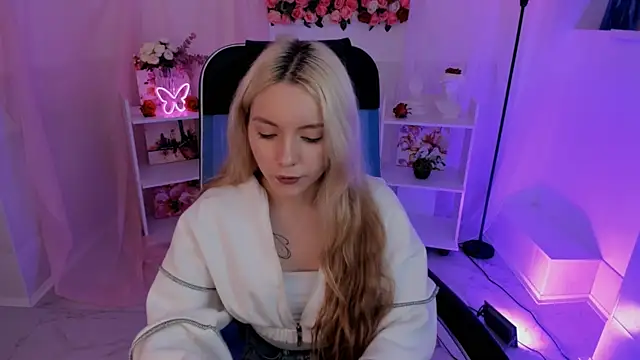 Snapshot of AuroraWrenfield chatting on 19, 9, 2025 AuroraWrenfield online show from 19, 9, 2025