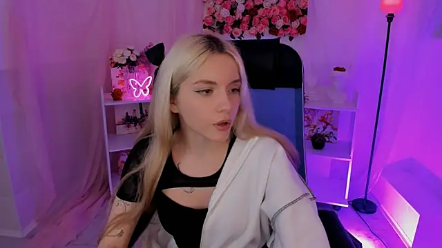 Snapshot of AuroraWrenfield chatting on 22, 9, 2025 AuroraWrenfield online show from 22, 9, 2025