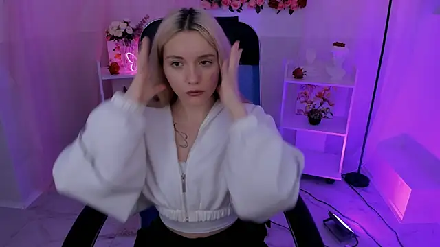 Snapshot of AuroraWrenfield chatting on 23, 9, 2025 AuroraWrenfield online show from 23, 9, 2025