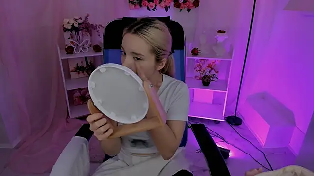 Snapshot of AuroraWrenfield chatting on 1, 10, 2025 AuroraWrenfield online show from 1, 10, 2025