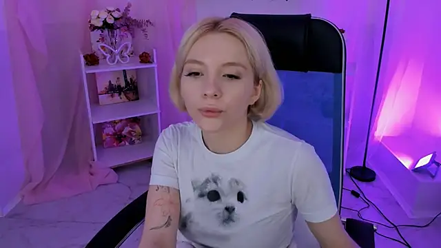 Snapshot of AuroraWrenfield chatting on 28, 10, 2025 AuroraWrenfield online show from 28, 10, 2025