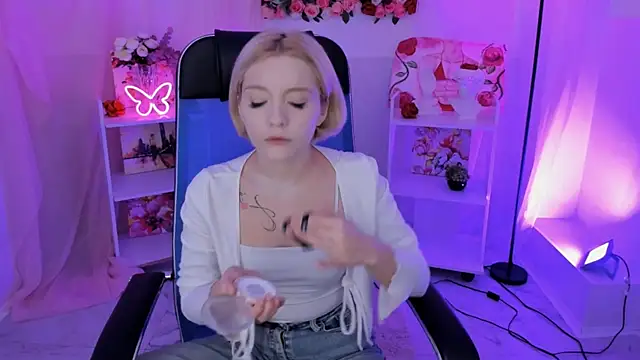 Snapshot of AuroraWrenfield chatting on 30, 10, 2025 AuroraWrenfield online show from 30, 10, 2025