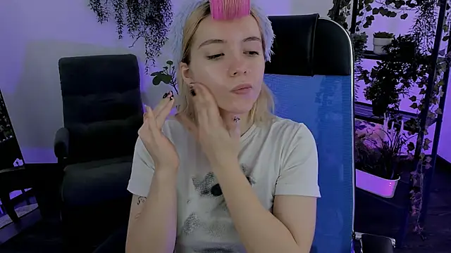 AuroraWrenfield online show from 8, 4, 2026