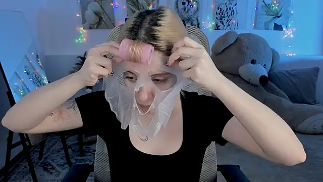 AuroraWrenfield online show from 14, 4, 2026