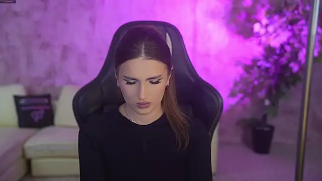 Goldie Flame online show from 14, 12, 2025