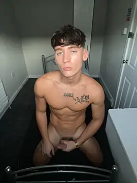 Snapshot of naughtyboy0124 chatting on 28, 10, 2025 naughtyboy0124 online show from 28, 10, 2025