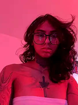 Snapshot of iamkatty_ chatting on 2, 11, 2025 iamkatty  online show from 2, 11, 2025