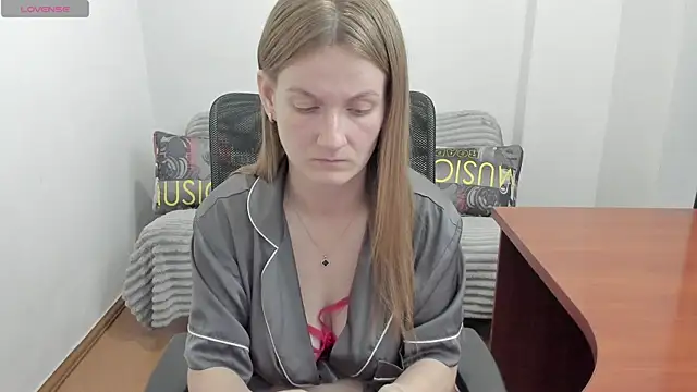 Snapshot of Alisha_Skyes chatting on 17, 6, 2026 Alisha Skyes online show from 17, 6, 2026