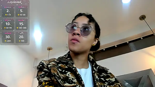 Hanna Cornee  online show from 17, 10, 2025