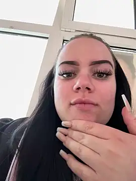 Snapshot of Shellybttn chatting on 2, 4, 2026 Shellybttn online show from 2, 4, 2026