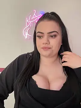 Snapshot of Shellybttn chatting on 9, 4, 2026 Shellybttn online show from 9, 4, 2026