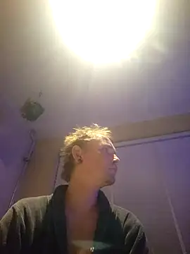 Snapshot of piercingpik chatting on 6, 11, 2025 piercingpik online show from 6, 11, 2025