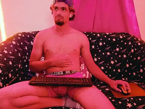 Snapshot of cristian-gp chatting on 4, 10, 2025 cristian-gp online show from 4, 10, 2025