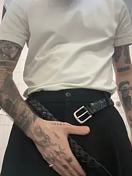 xAaronx9095 online show from 9, 10, 2025