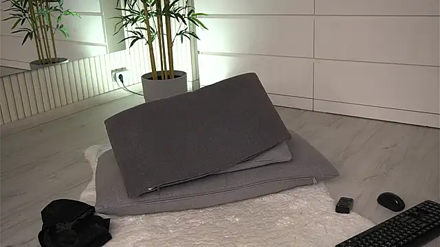 EmmaBlanco online show from 11, 4, 2026