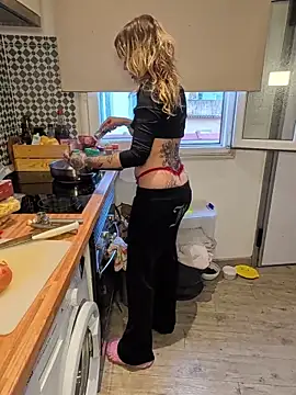 sarahpearlx online show from 11, 2, 2026