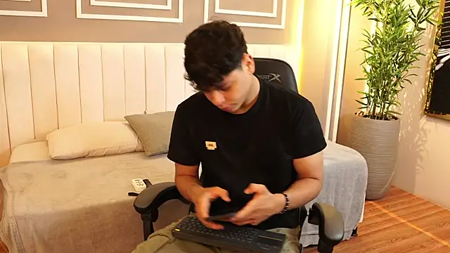 Snapshot of Ethan_occonor chatting on 17, 12, 2025 Ethan occonor online show from 17, 12, 2025