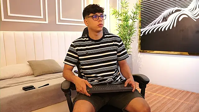 Snapshot of Ethan_occonor chatting on 20, 12, 2025 Ethan occonor online show from 20, 12, 2025