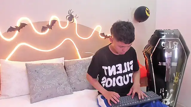 Enrrixxx  online show from 26, 10, 2025