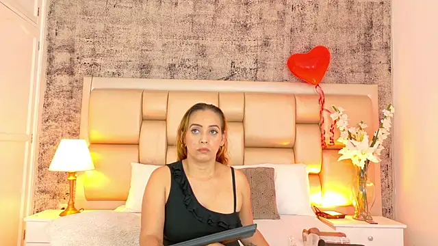 Snapshot of Edna_Copper chatting on 15, 2, 2026 Edna Copper online show from 15, 2, 2026