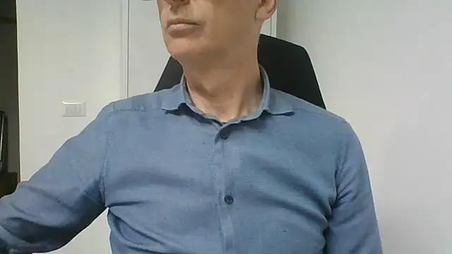 Snapshot of Sensor2000 chatting on 23, 4, 2026 Sensor2000 online show from 23, 4, 2026