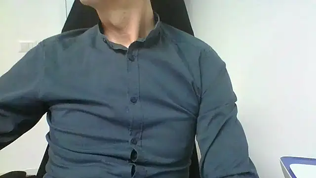 Snapshot of Sensor2000 chatting on 11, 5, 2026 Sensor2000 online show from 11, 5, 2026