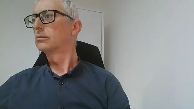 Snapshot of Sensor2000 chatting on 12, 5, 2026 Sensor2000 online show from 12, 5, 2026