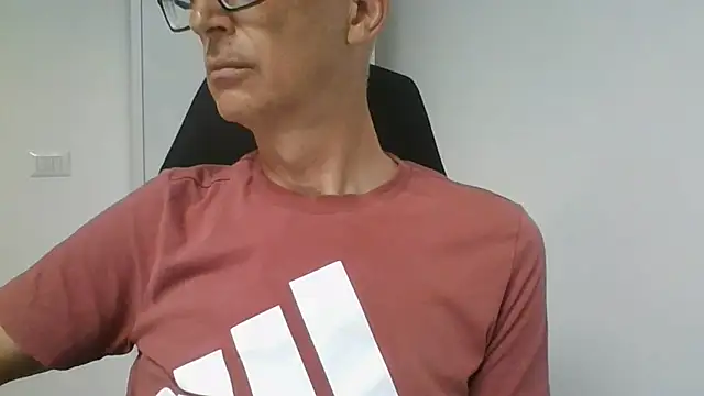 Snapshot of Sensor2000 chatting on 15, 6, 2026 Sensor2000 online show from 15, 6, 2026