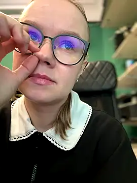 Snapshot of _CherryBloom_ chatting on 14, 10, 2025 CherryBloom online show from 14, 10, 2025
