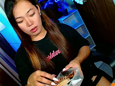 bigfattycocksonya27 online show from 4, 2, 2026