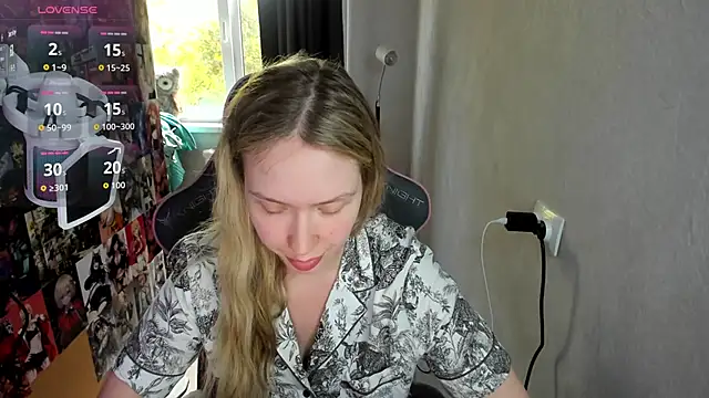 NicoleRiccii online show from 10, 10, 2025