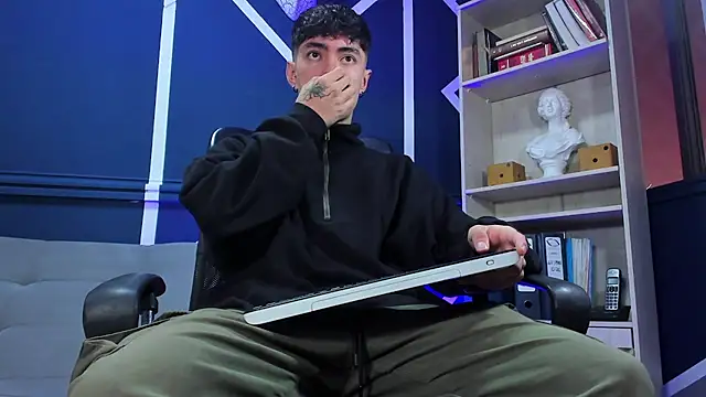 etham wolf  online show from 22, 9, 2025