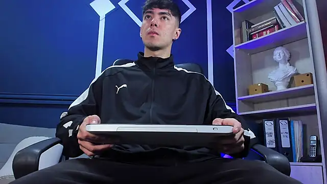 etham wolf  online show from 6, 10, 2025