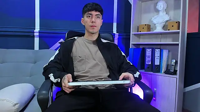 etham wolf  online show from 9, 10, 2025