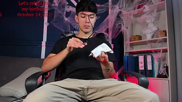 etham wolf  online show from 16, 10, 2025