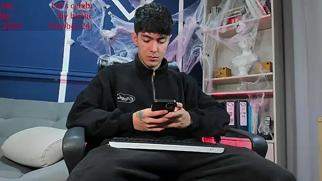 etham wolf  online show from 17, 10, 2025