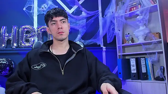 etham wolf  online show from 28, 10, 2025