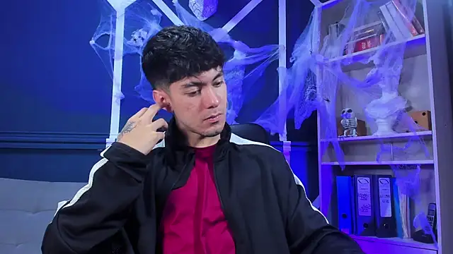 etham wolf  online show from 6, 11, 2025