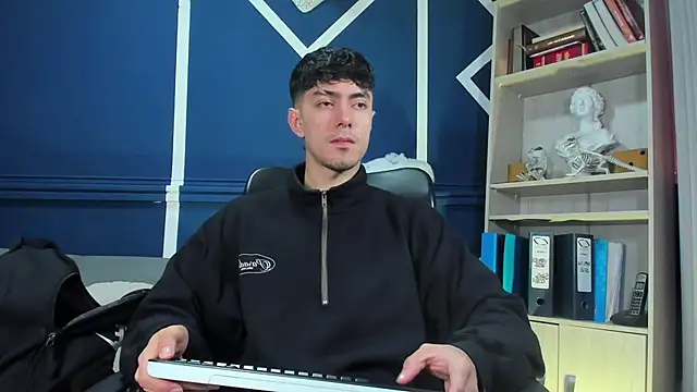 etham wolf  online show from 15, 11, 2025