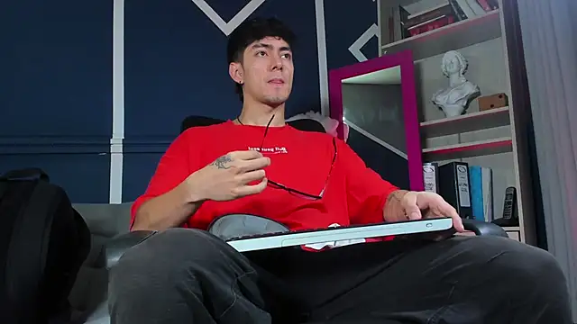 etham wolf  online show from 29, 11, 2025