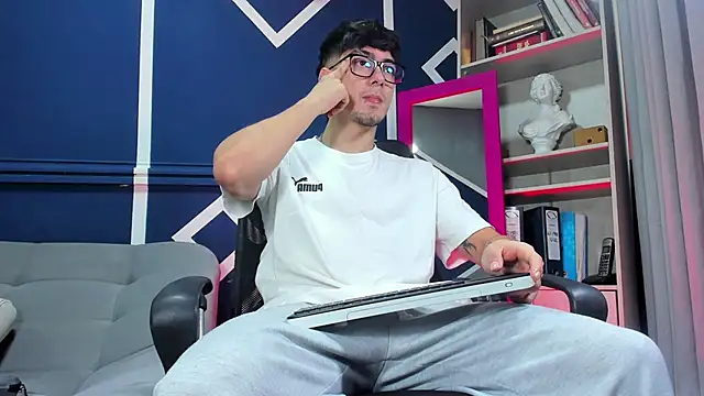 etham wolf  online show from 4, 12, 2025