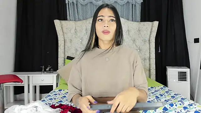 aleja spearsx online show from 25, 5, 2026