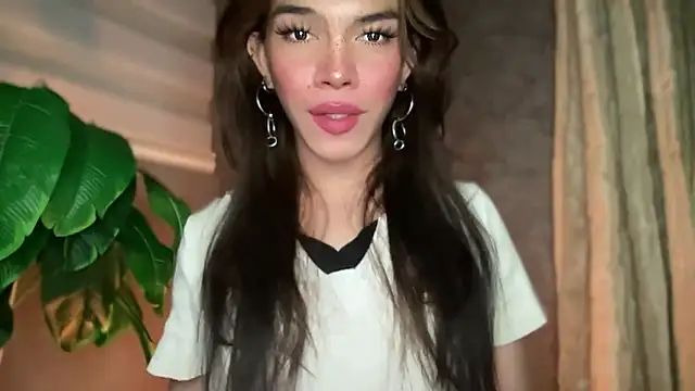 Snapshot of Misselliefayexxx chatting on 12, 11, 2025 Misselliefayexxx online show from 12, 11, 2025