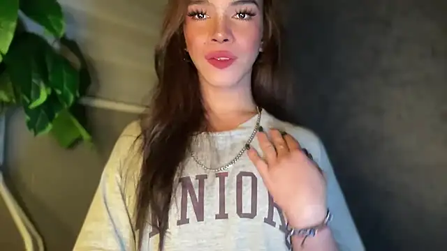 Snapshot of Misselliefayexxx chatting on 29, 11, 2025 Misselliefayexxx online show from 29, 11, 2025