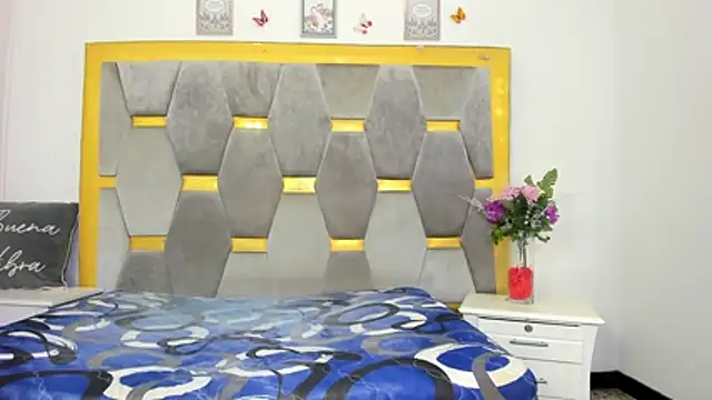 Snapshot of AliyahBrowns chatting on 4, 12, 2025 AliyahBrowns online show from 4, 12, 2025