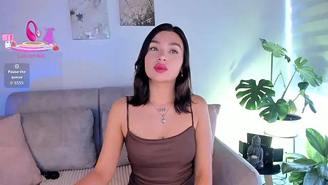 Estrer collins online show from 4, 11, 2025