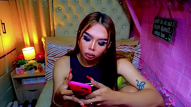 Snapshot of MoniqueCeleste chatting on 6, 4, 2026 MoniqueCeleste online show from 6, 4, 2026