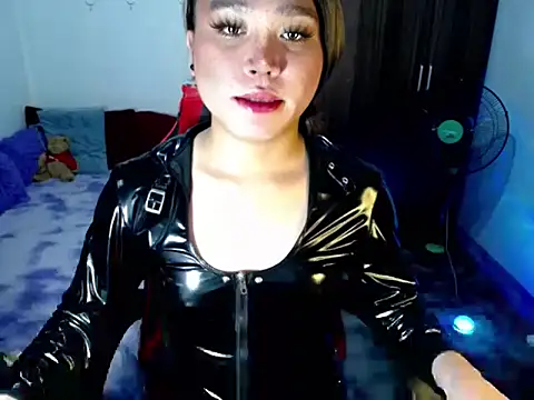 Urassiansweetcummer online show from 2, 4, 2026