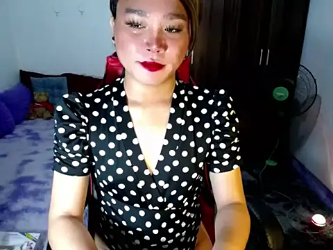 Urassiansweetcummer online show from 12, 4, 2026